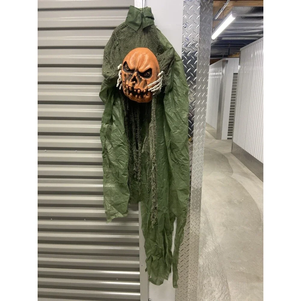 Hanging Ghoul Talking Halloween Lewis the Pumpkin Glows Hyde Decoration